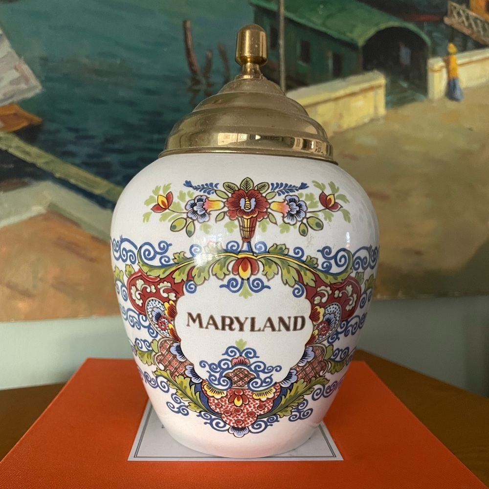 Delft polychrome Maryland tobacco jar